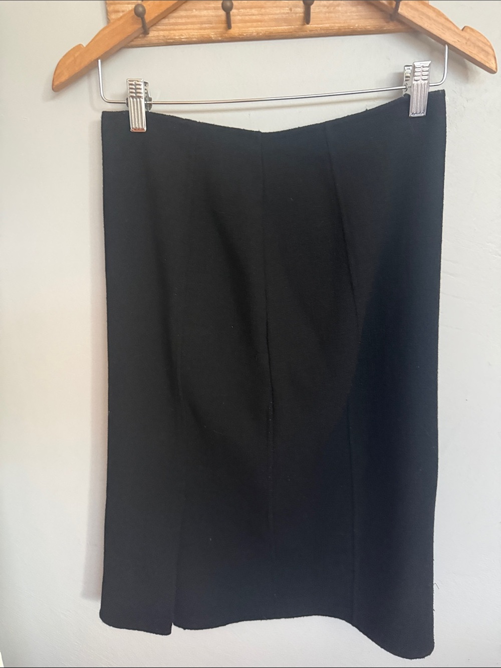 Dana Buchman Black 100% Wool Skirt. Size 6